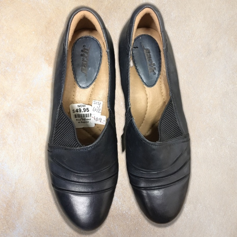 Earth brand blue leather high heels